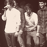 Harry + Louis = Larry Love